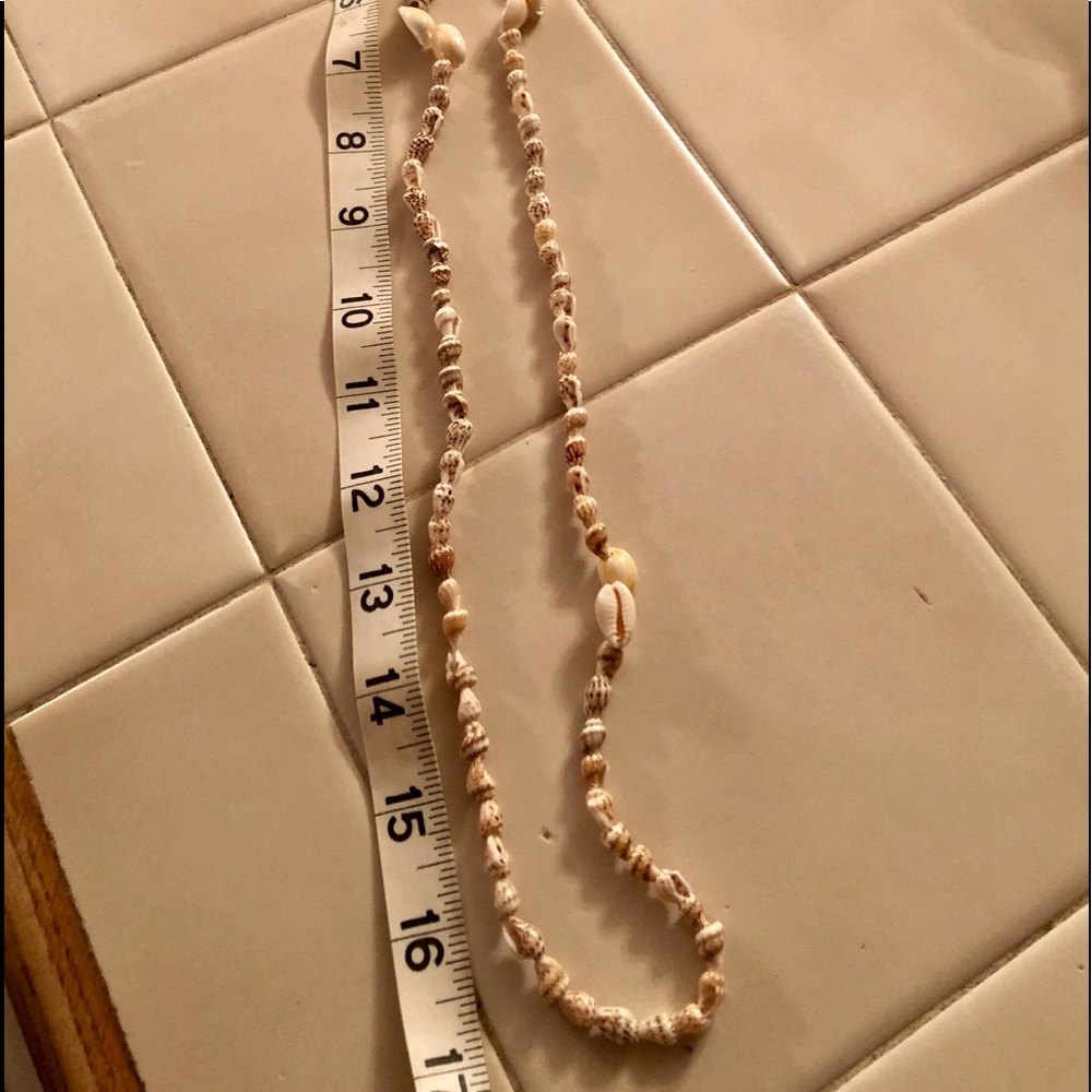 BN Shell Necklace - Picture 3 of 3